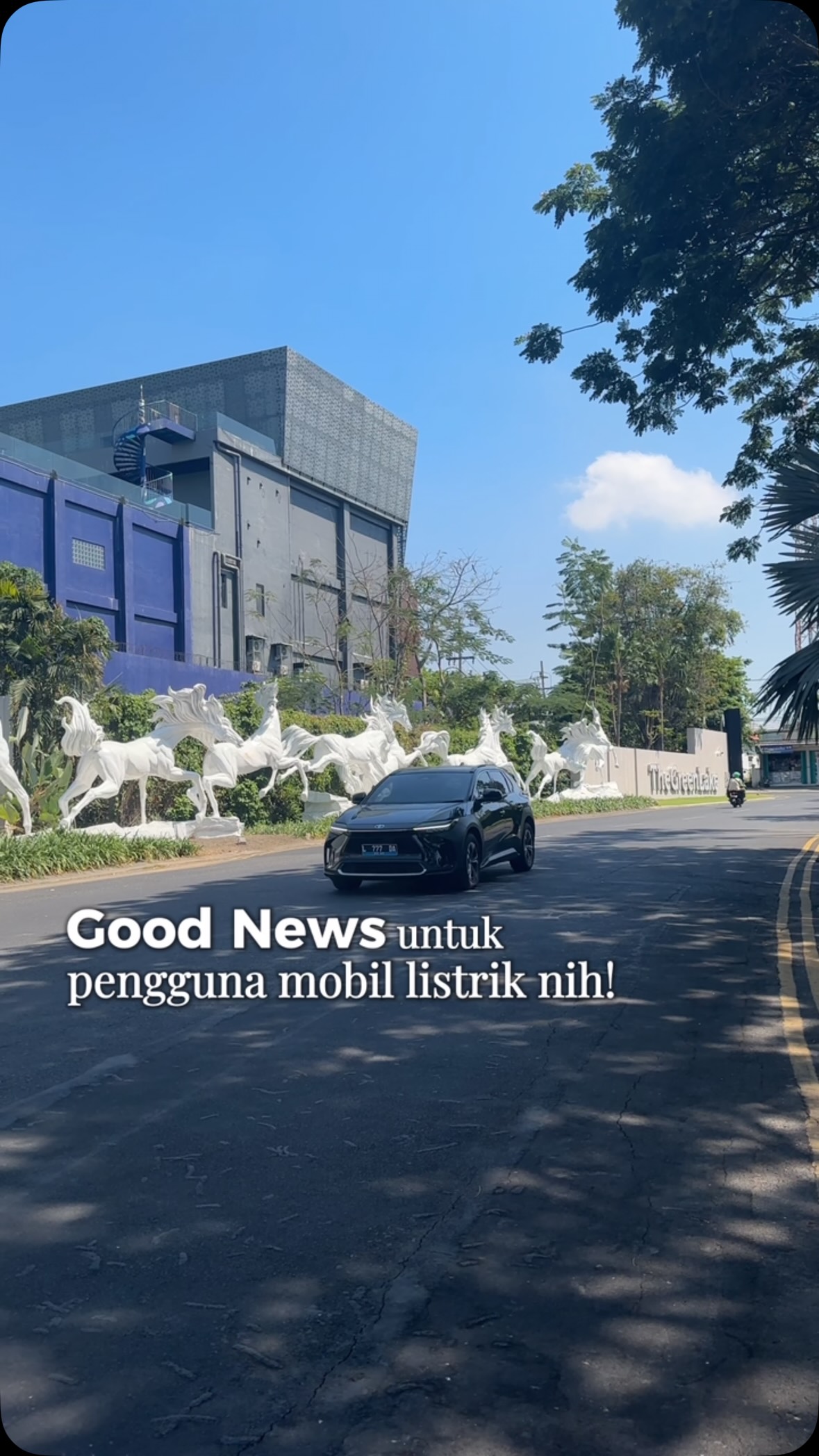 Nge-charge mobil listrik sekarang nggak perlu jauh-jauh! ⚡🚘SPKLU by PLN kini hadir di kawasan CitraLand The GreenLake Surabaya, melengkapi kebutuhan mobilitas penghuni agar semakin praktis dan nyaman.Karena rumah masa kini bukan hanya tentang tempat tinggal, tetapi juga tentang ekosistem yang terus berkembang untuk mendukung gaya hidup modern.Charge. Drive. Live.
Semua lebih dekat dari rumah. 🌿#CitraLandTheGreenLake #SPKLU #PLN #ElectricVehicle #MobilListrik